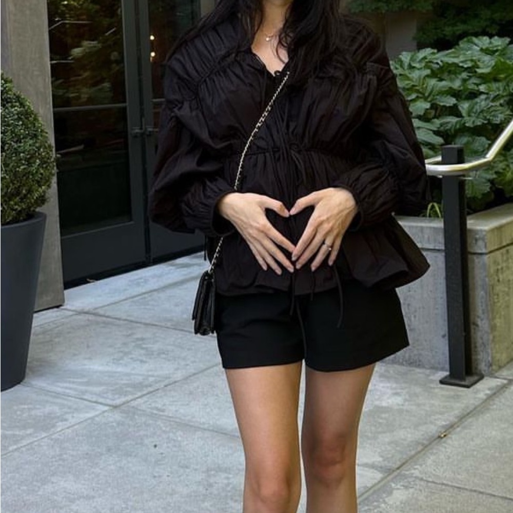 Tove top size 40 ( medium ) worn once 🖤
